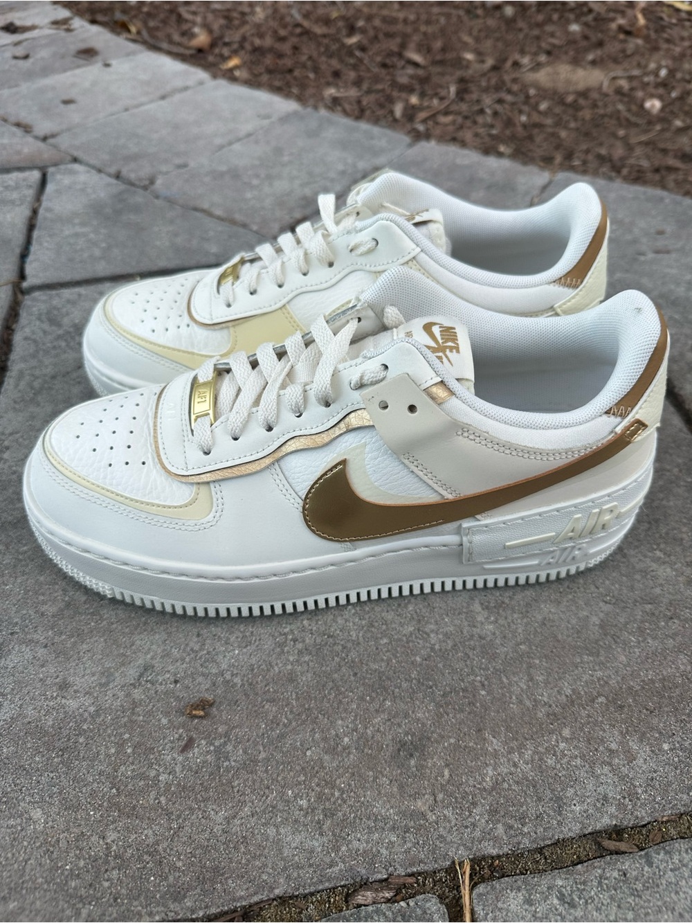 Nike Air Force 1 ‘07 White Gold Metallic Low Top Sneakers Women’s Size 10 - Picture 2 of 7